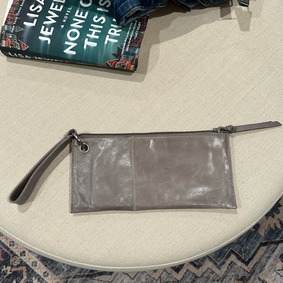 HOBO Handbags - HOBO Vida clutch in Stone. Real leather.